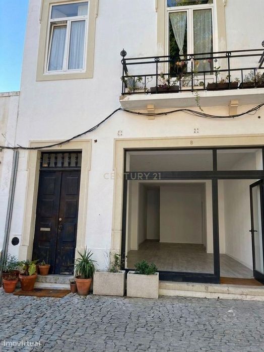 Prédio Alcobaça com Vista e Proximidade a Serviços
