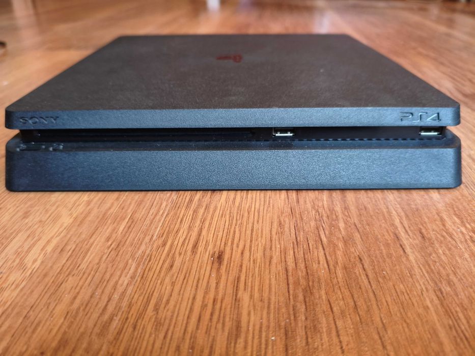 Playstation 4 (PS4) zestaw z grami.