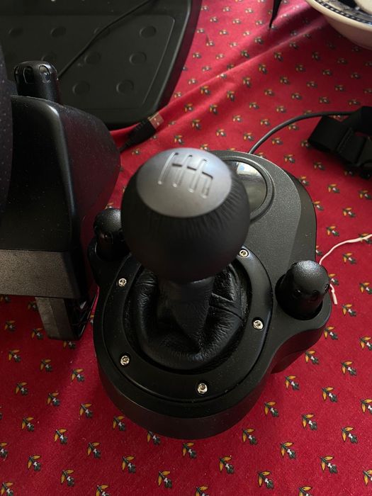Vendo Logitech G29 + Logitech attack 3