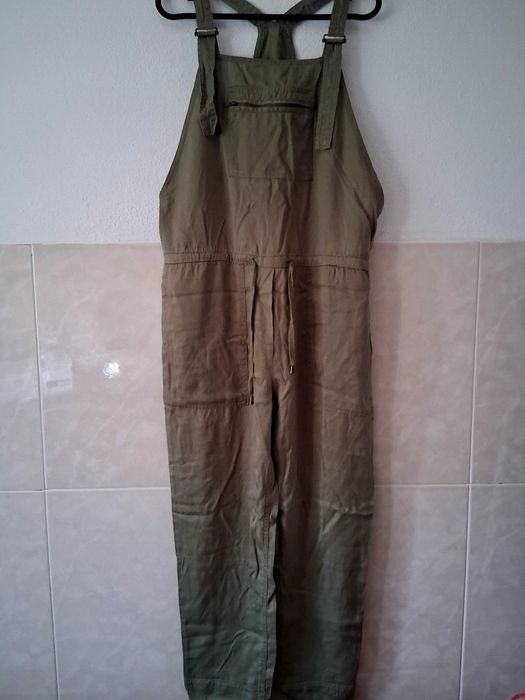 Macacão Denim Co.,com blusa Usa Pro e camisola Lefties.