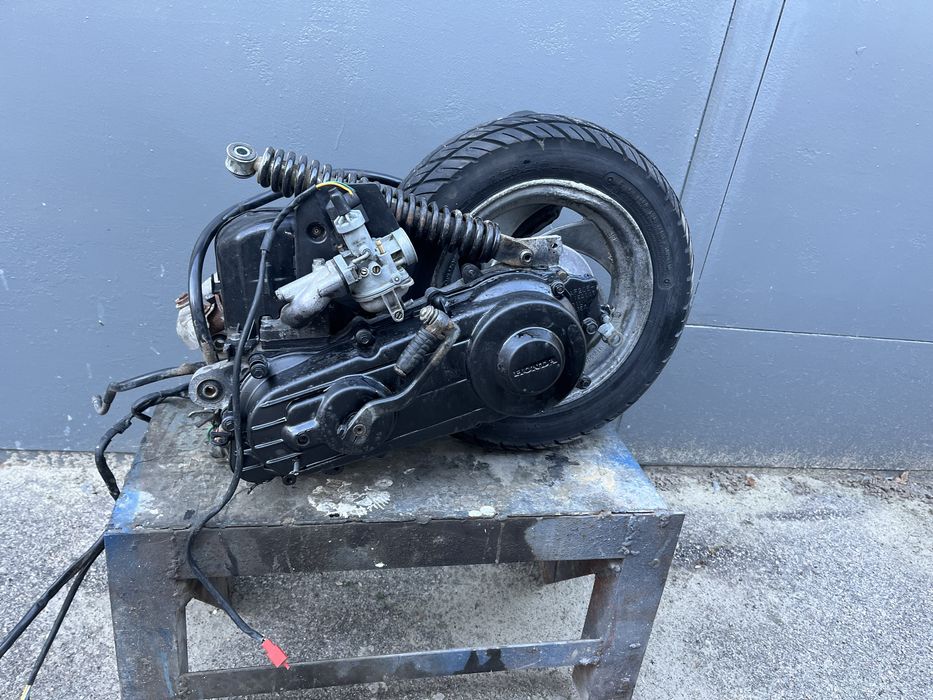 Двигатель мотор двигун Honda lead af 20