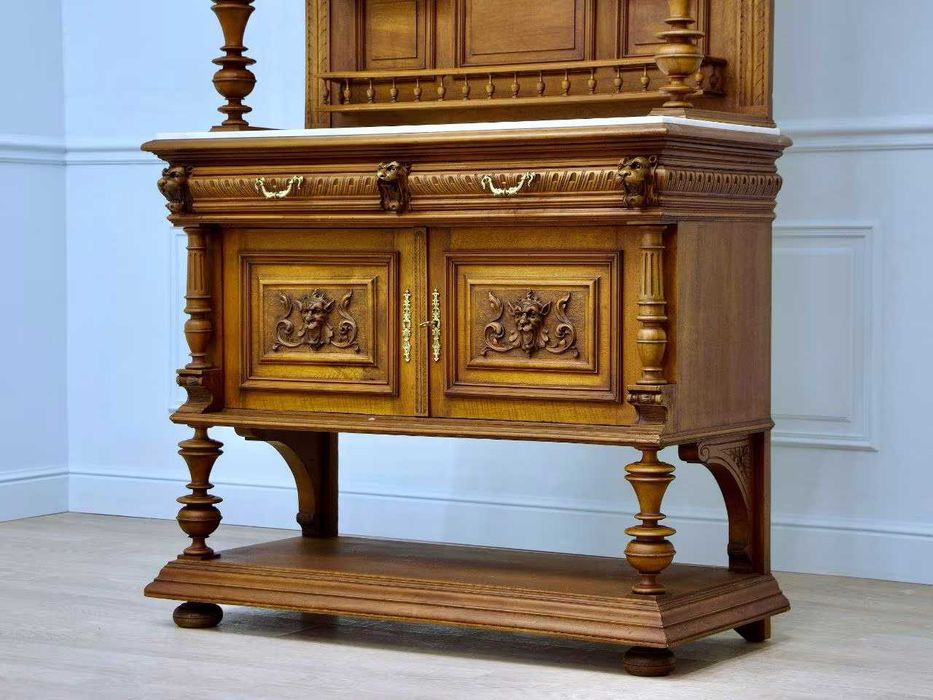 Антикварний поставець у стилі Неоренесанс