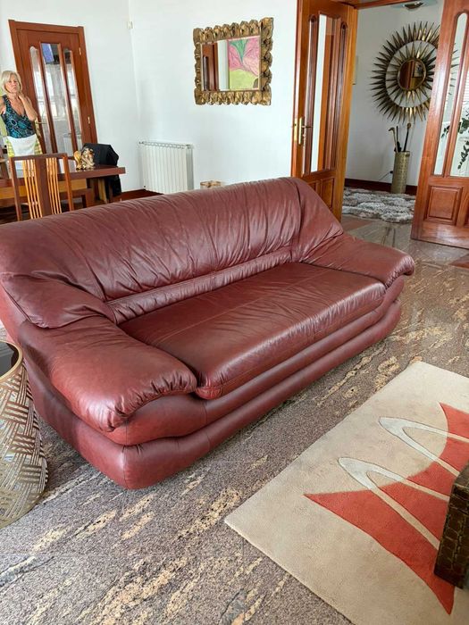 Sofas em pele e madeira