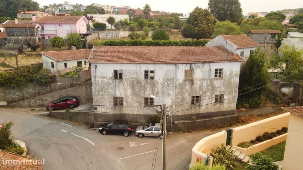 Oportunidade para Investidores: Armazém com Potencial para Apartamento — Romariz, Aveiro