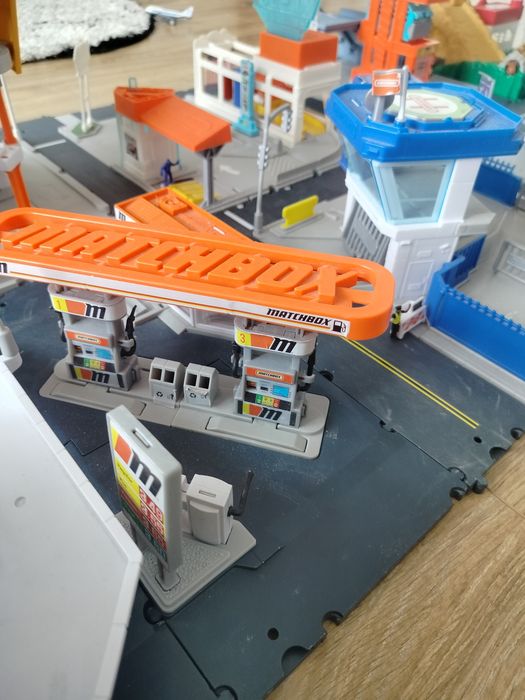 Zestaw Matchbox - Stacja paliw