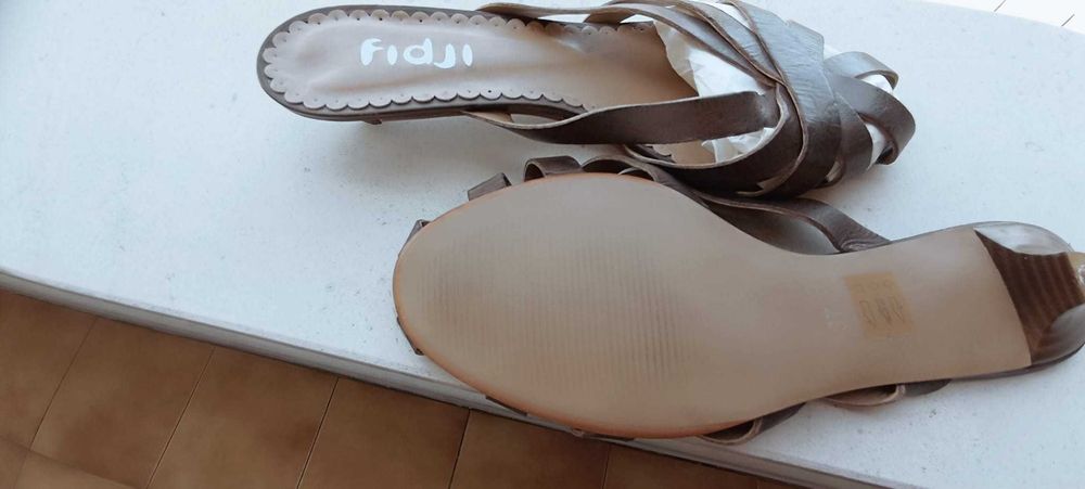 Sandálias/Mules Fidji 37 Novas