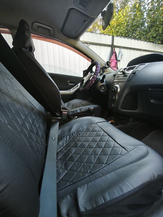 Продаётся личный автомобиль Toyota Yaris 2011 года