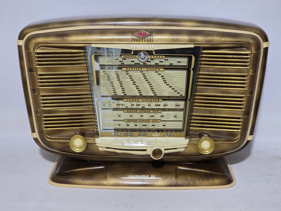 Rádio antigo reparado SNR