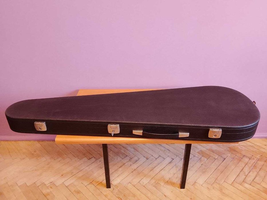 Twardy futerał na gitarę basową