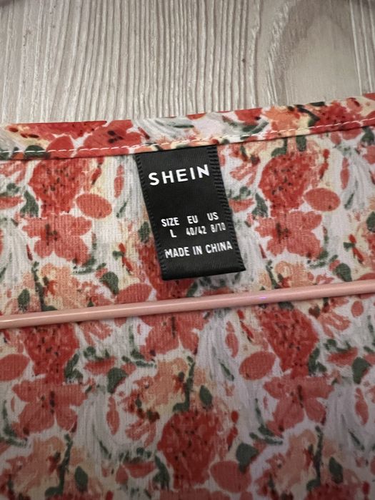 Vestido SHEIN com flores laranja