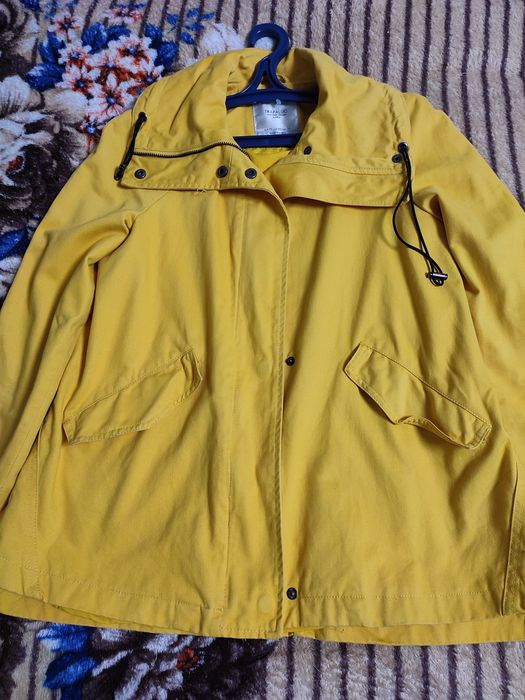 Жіноча парка на весну