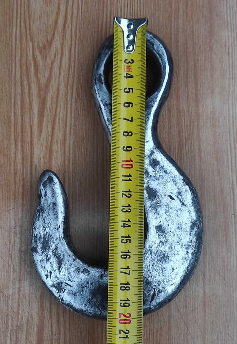 Большой крюк для подъема огромных тяжестей до 30 тонн