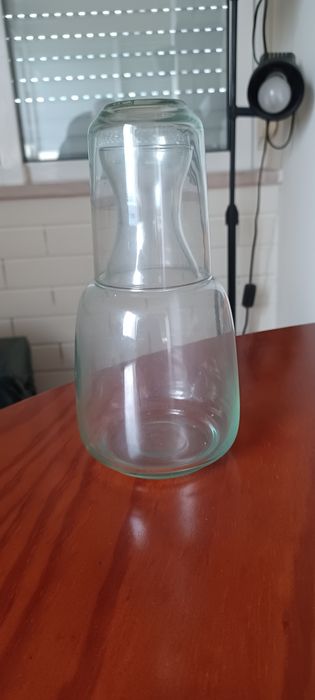 Garrafa para mesa de cabeçeira