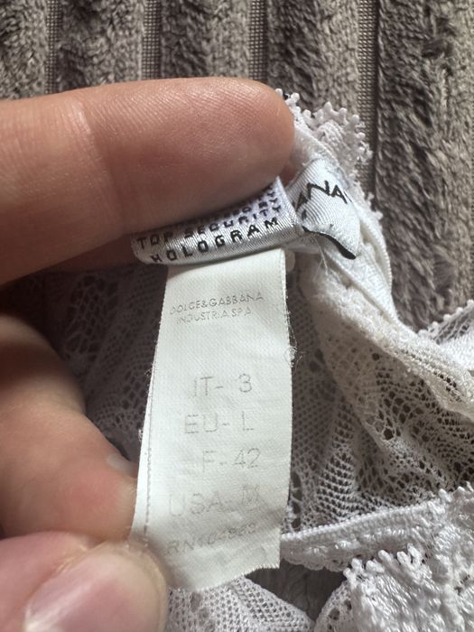 Damskie biale koronkowe majtki stringi Dolce&Gabbana, rozmiar 40 L