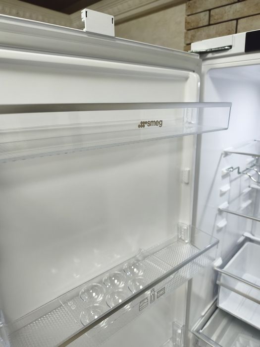 Двокамерний холодильник під забудову Smeg NoFrost A+++