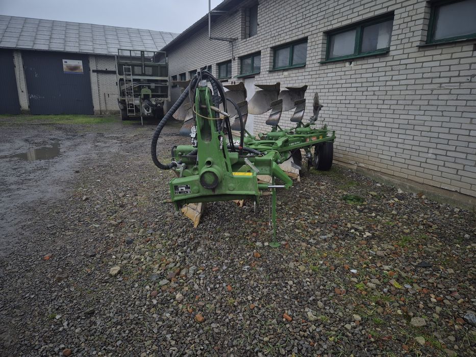 Pług Amazone Cayros 4 skibowy.