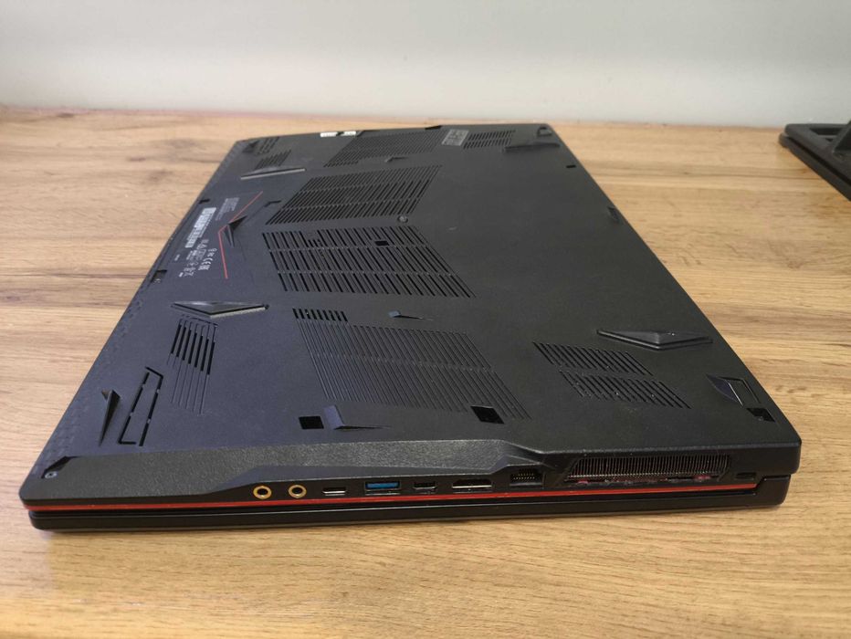 Ігровий ноутбук MSI GL73 8SC 17.3 i7 GTX1650 4GB 16GB 500SSD