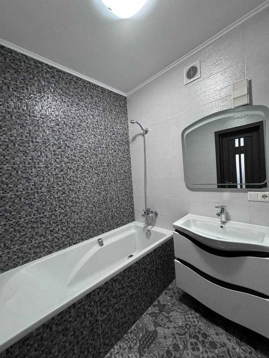 Продам простору 2-кімнатну квартиру