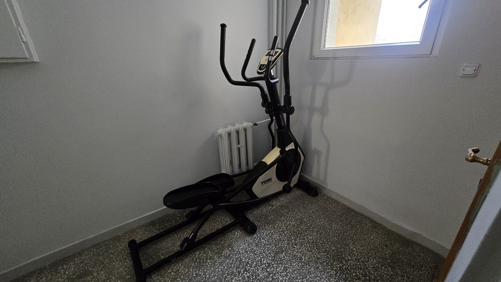 Trenażer (orbitrek) eliptyczny Perform York X230