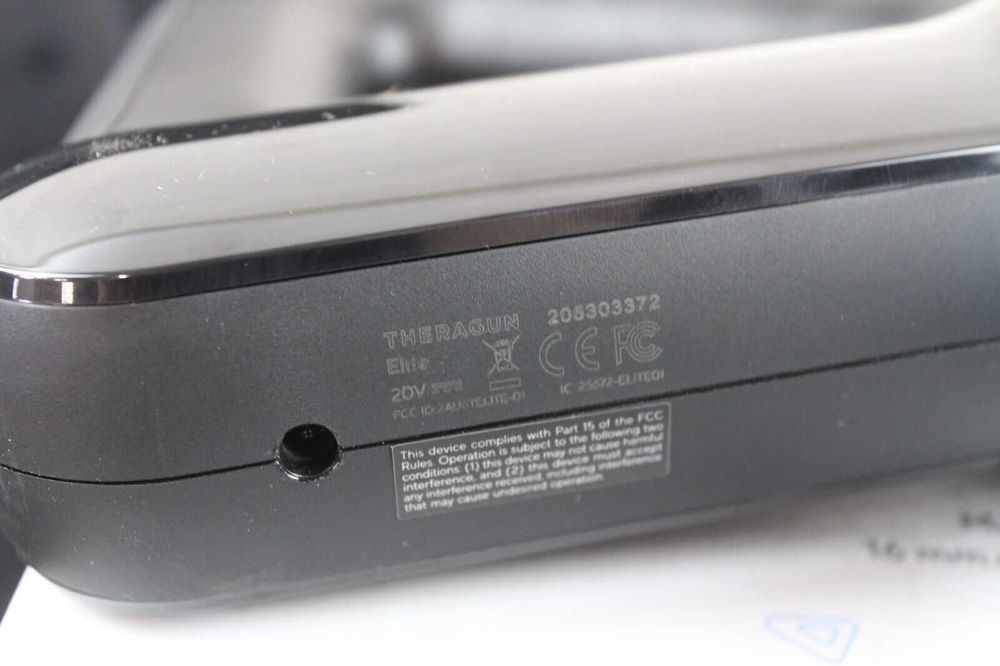 Перкусійний масажер Theragun Elite