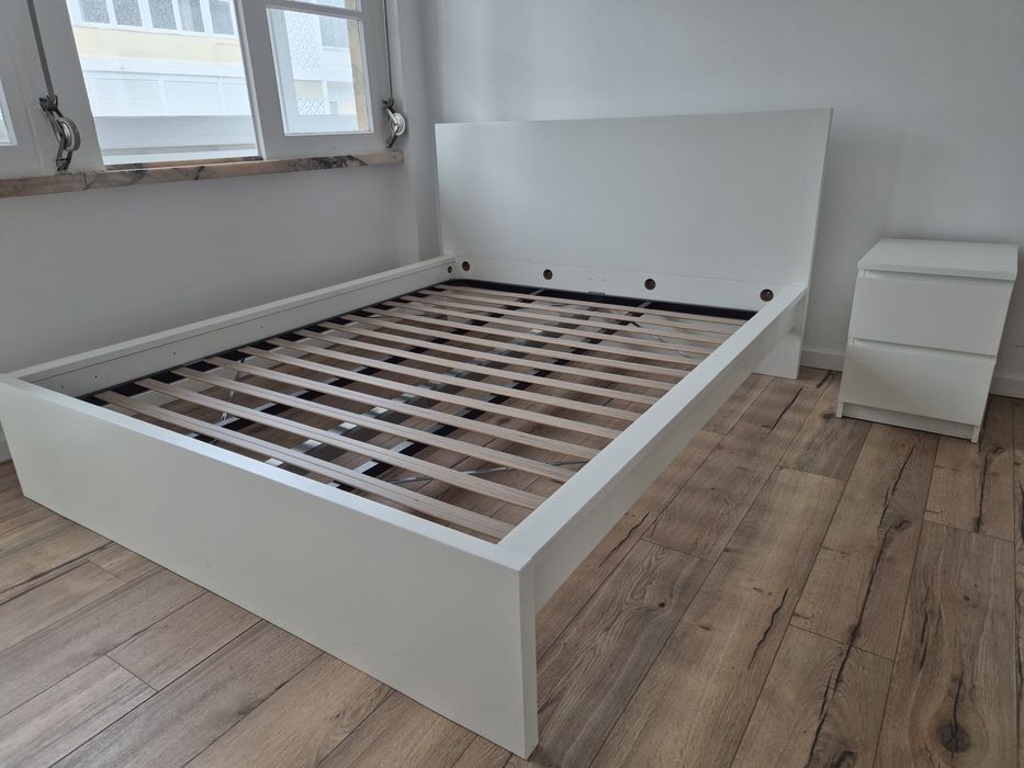 Cama cabeceira+estrado+mesa