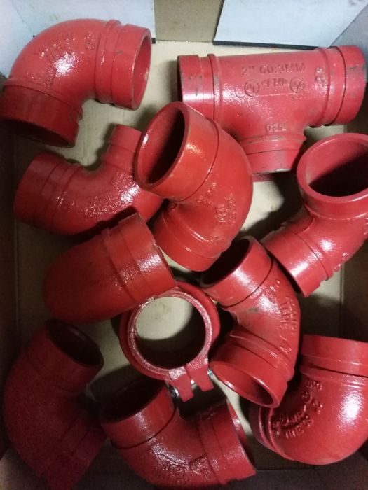 Kolana żelywne, hydrauliczne, kąnt prosty