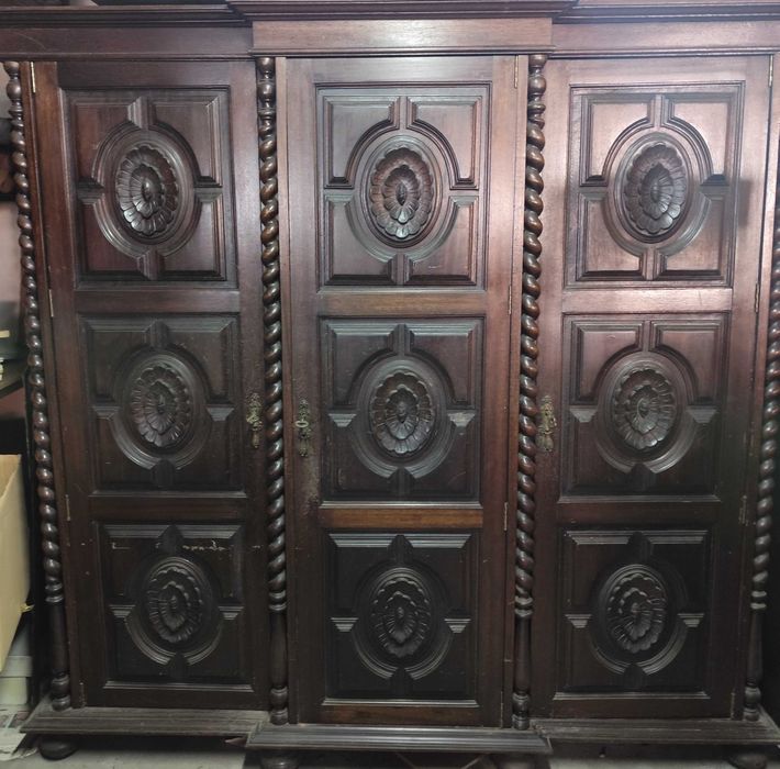 Vendo quarto de casal completo em madeira maciça para desocupar