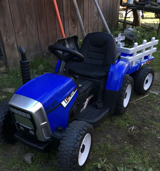 Дитячий електромобіль Синій трактор з причепом