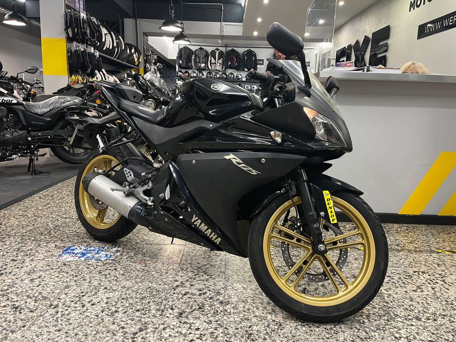 Yamaha YZF-R 125 em bom estado.  (Reservada)