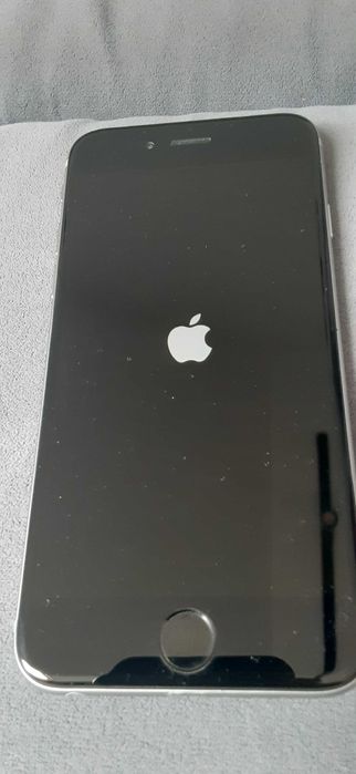 smartfon iPhone 1549 64Gb srebrny