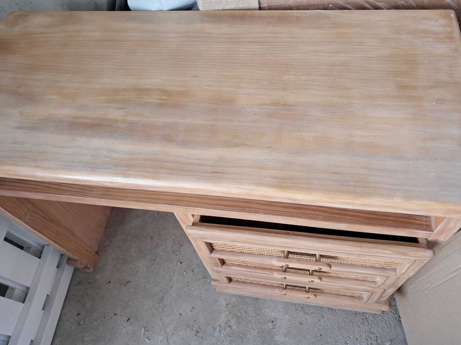 Secretária, mesa maquilhagem, armario WC em palhinha