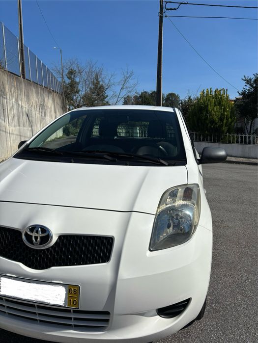 Toyota Yaris 1.4 comercial