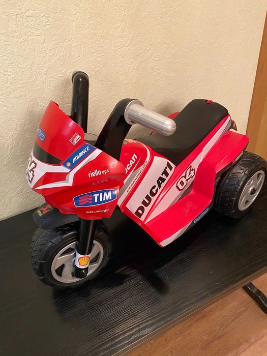 Детский мотоцикл с электро- приводом Peg- Perego mini ducati .Италия