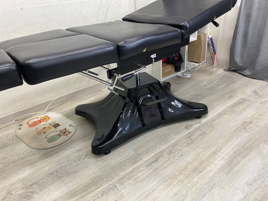 Косметологічна кушетка