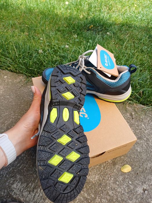Buty turystyczne Majas marki Hi-Tec z przewiewną cholewką