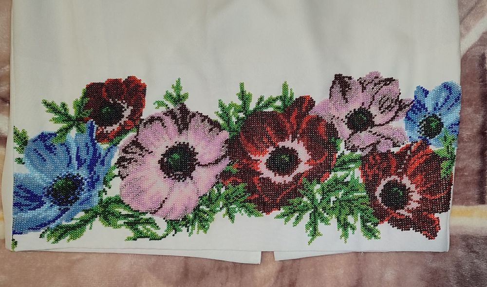 Вишита сукня(блуза і спідниця) . Ручна робота-квіти вишиті бісером