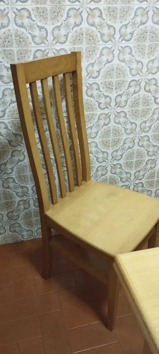 Mesa extensível com 6 cadeiras em pinho