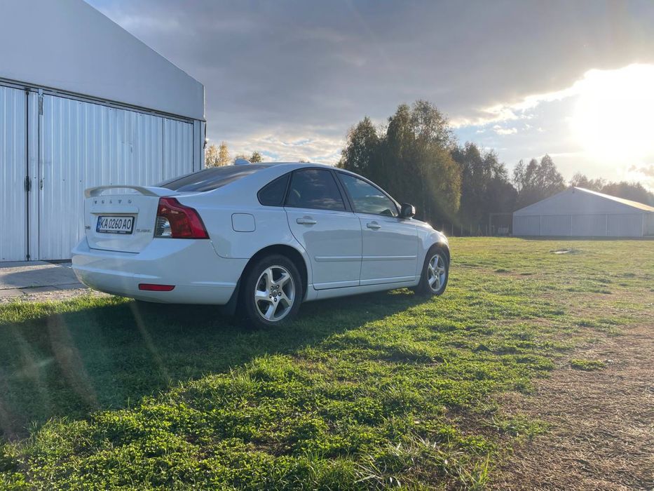 Продам Volvo S40  2012  2.0бенз  145кс  акпп  85000км