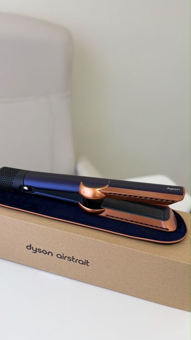 Dyson Airstrait