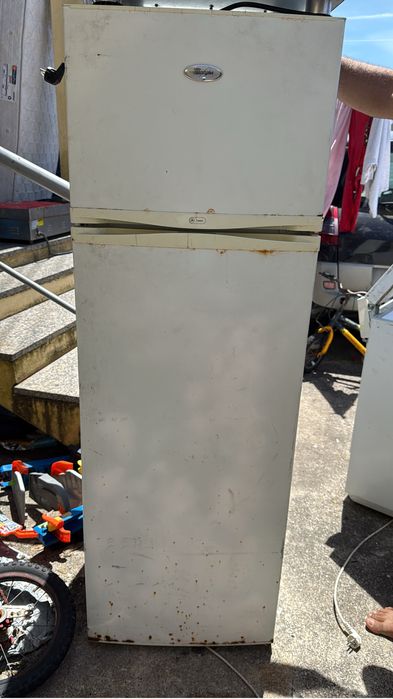 Frigorífico com Congelador Whirlpool