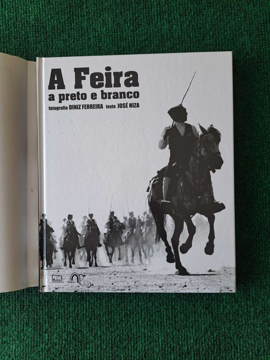 A Feira a preto e branco - Fotografia Diniz Ferreira Texto José Niza
