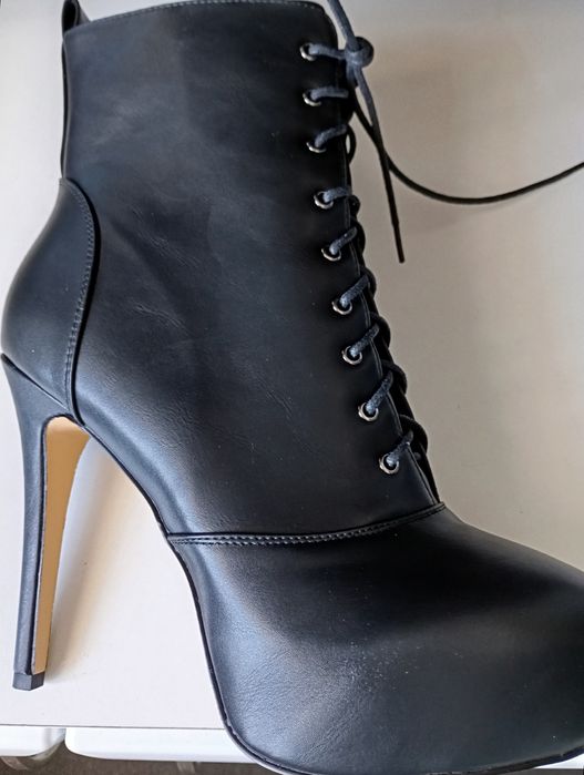 Vendo botas de cano curto 42/43