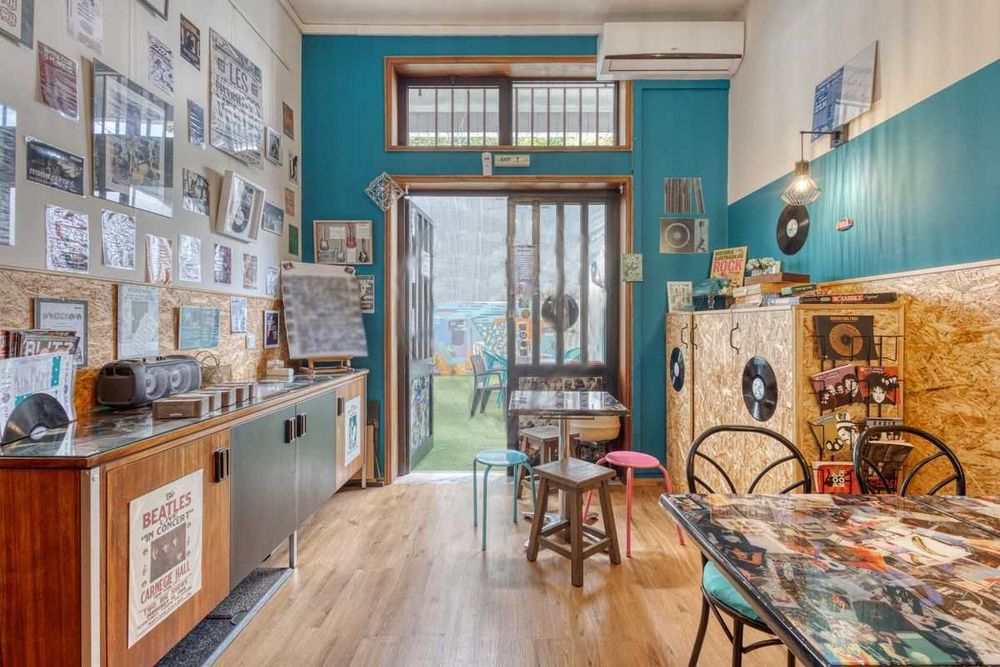 Trespasse de café com esplanada interior por motivos pessoais – Preço incrivel