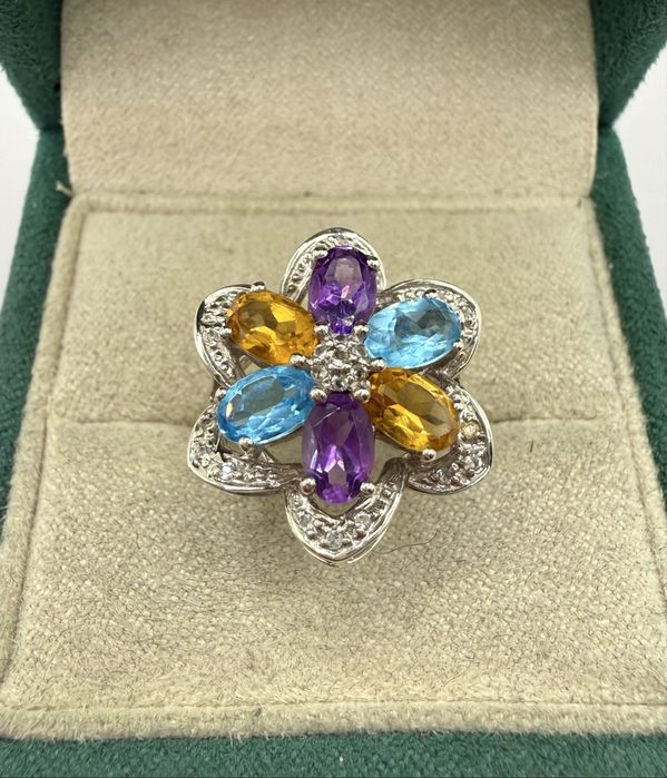 Złoty pierścionek z topazami, cytrynami, ametystami i leukoszafirami