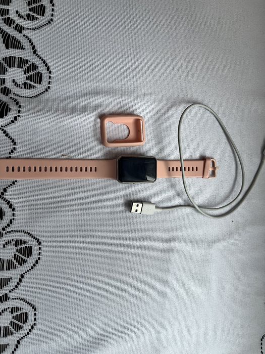 Smartwatch Huawei Watch Fit SE różowy, dla kobiety, obudowa, kabel