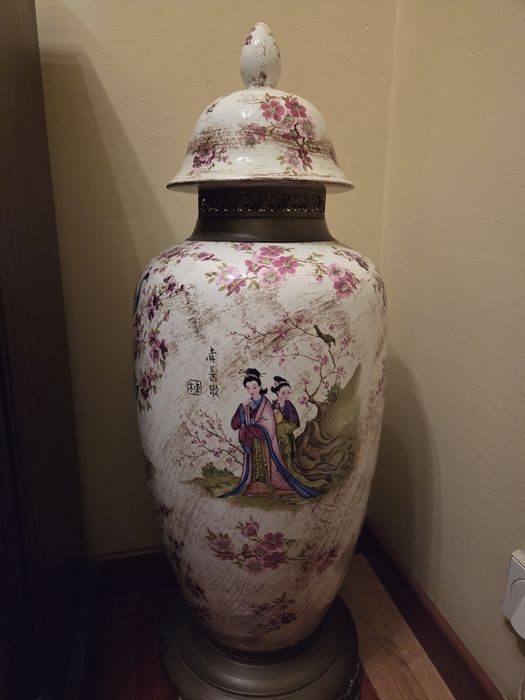 Vendo dois jarois chineses com 85cm de altura