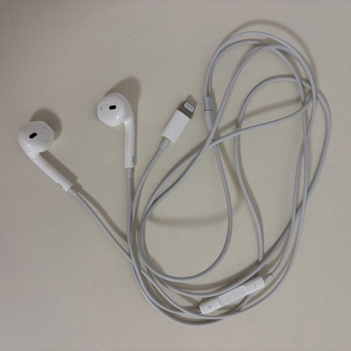 Навушники вкладиші дротові Apple EarPods Lightning