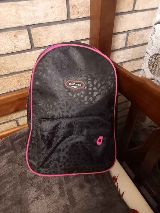 Продам жіночий рюкзак.