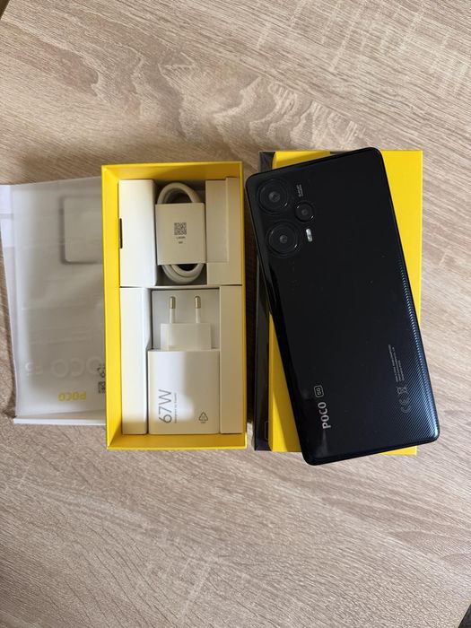 Смартфон POCO F5 12/256 Black в ідеальному стані, як новий.