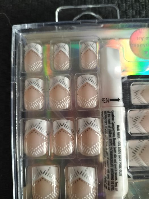 Unhas autocolantes Claire's novas